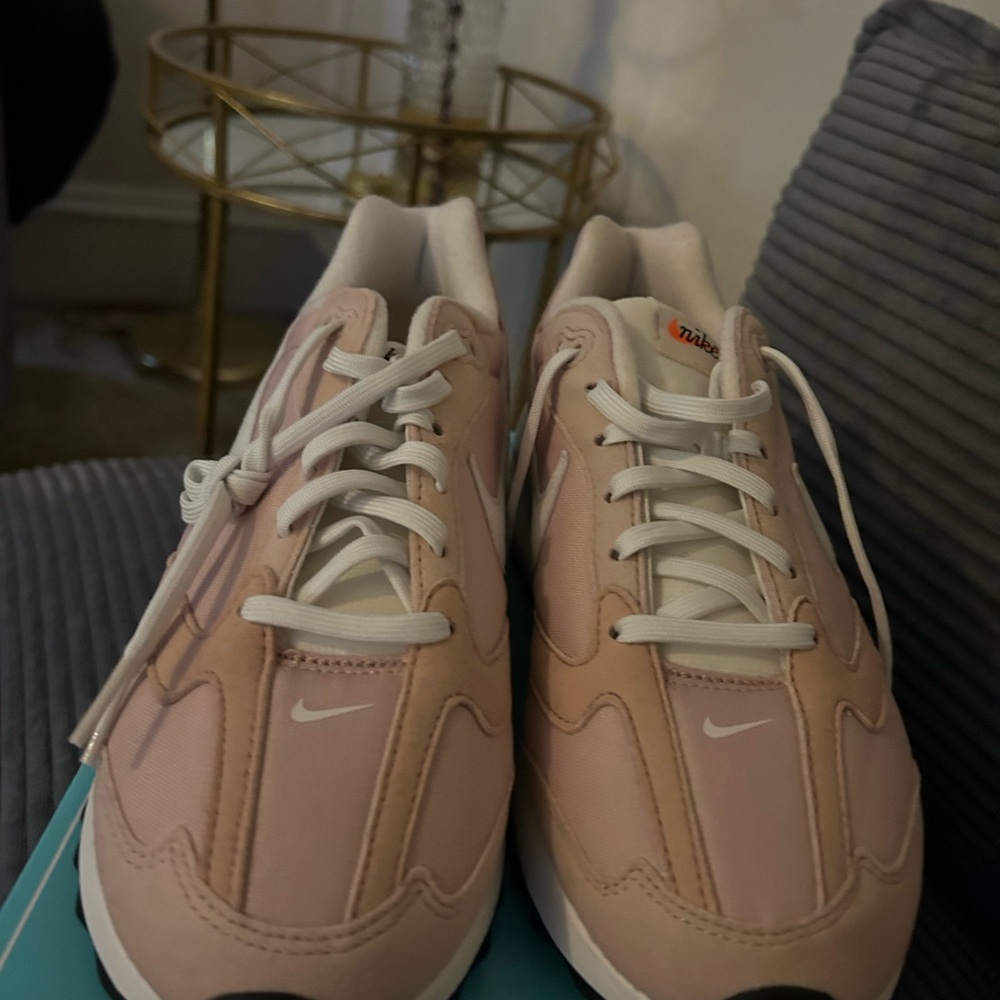 Nike Air Max Dawn "Pink Oxford/Summit White/Black" Women's Shoe. Size 9
